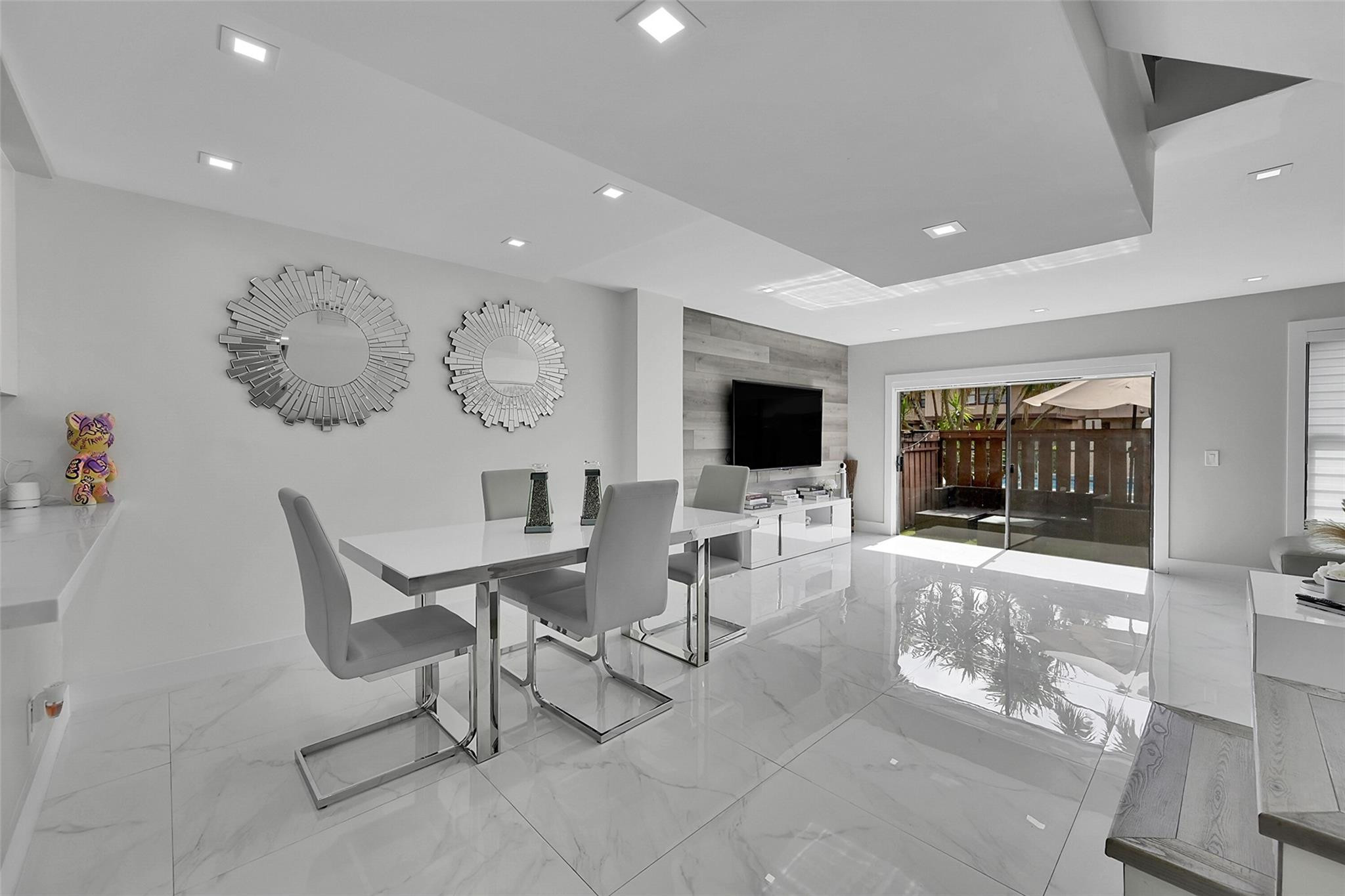 PARKWOOD CONDO - Residential