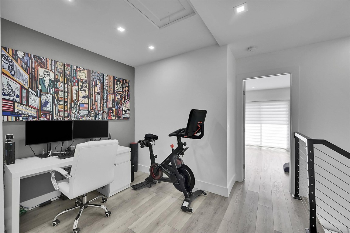 PARKWOOD CONDO - Residential