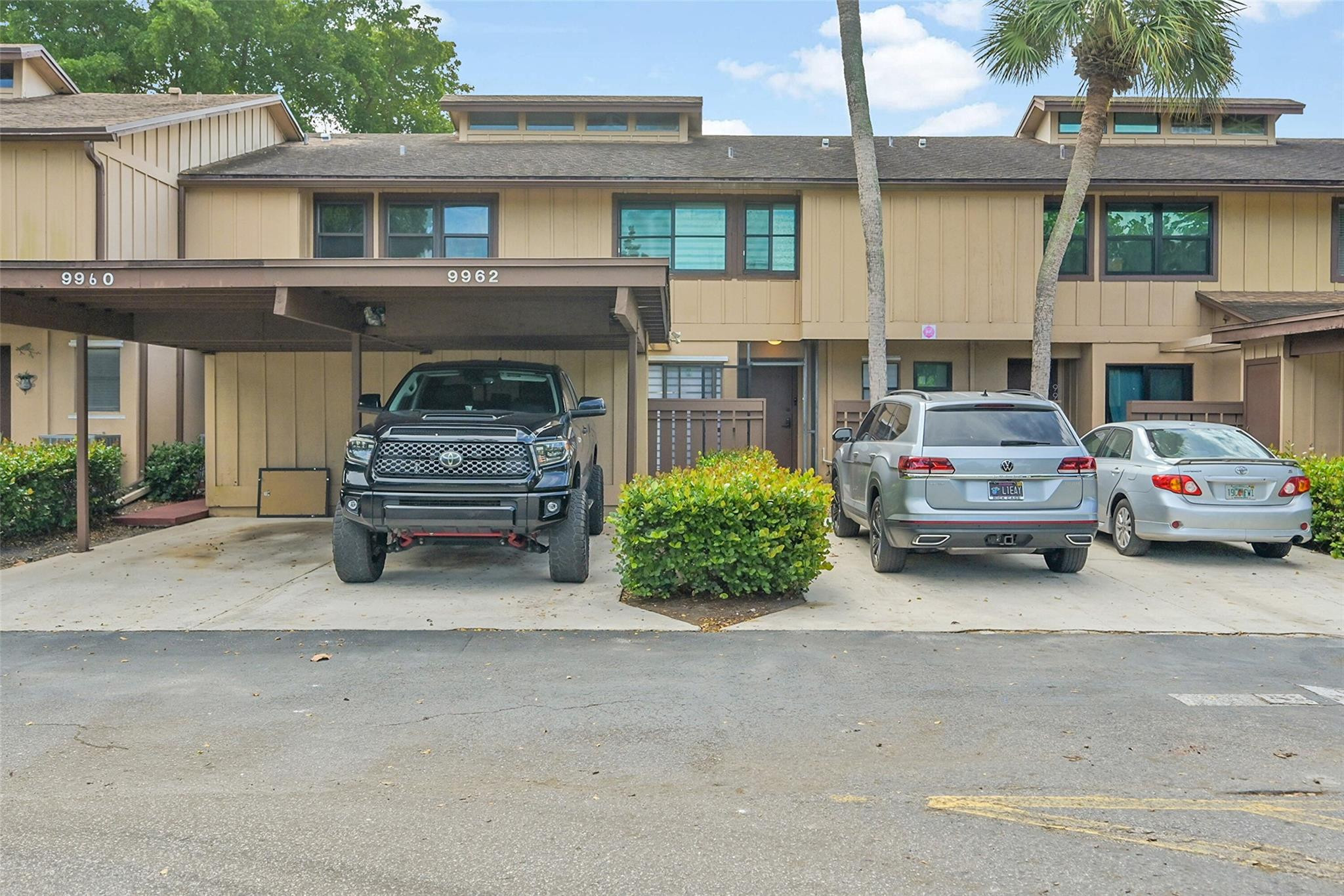 PARKWOOD CONDO - Residential