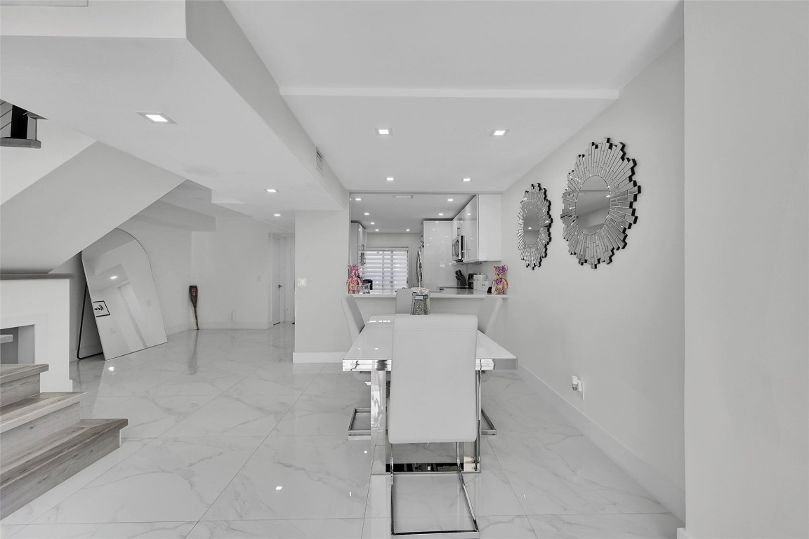 PARKWOOD CONDO - Residential