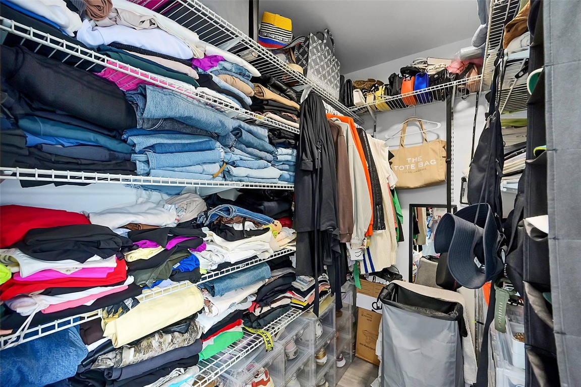 PARKWOOD CONDO - Residential