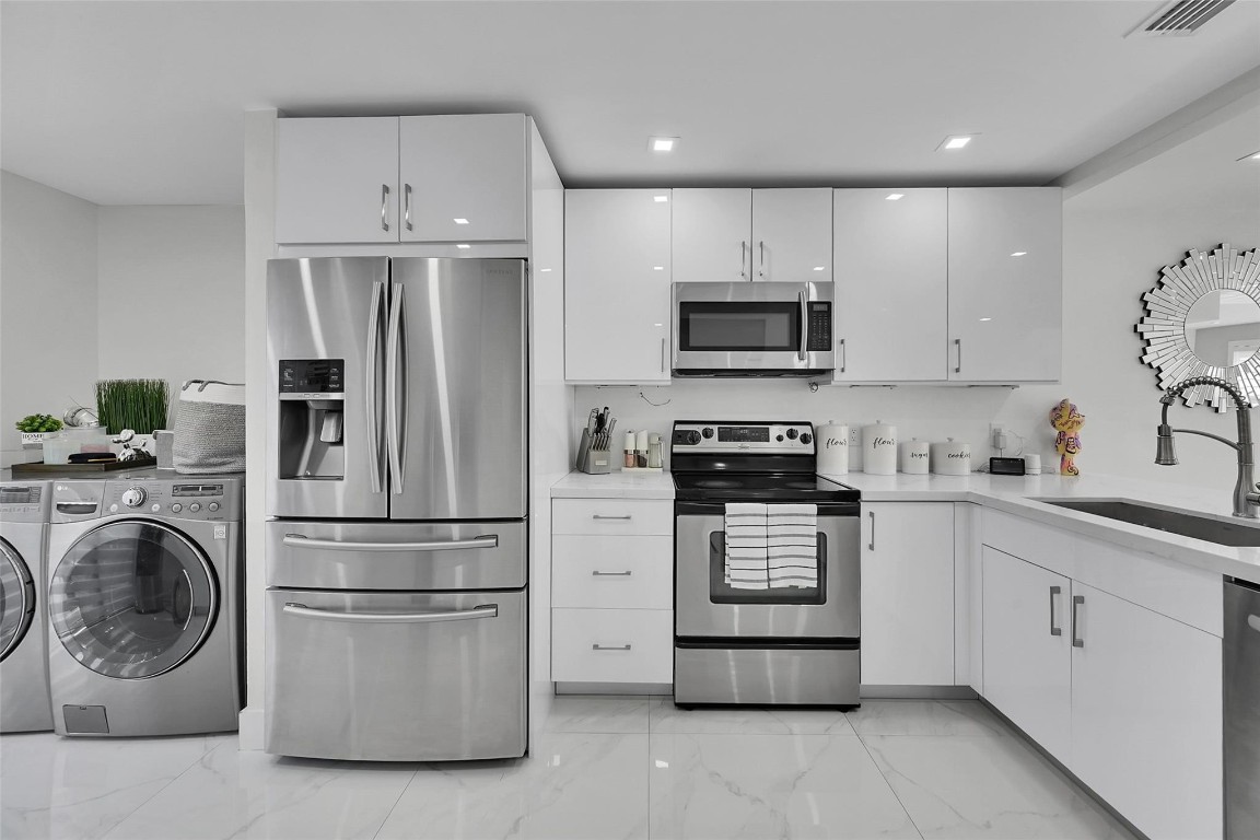 PARKWOOD CONDO - Residential