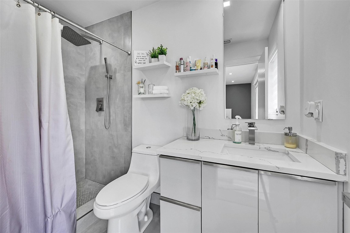 PARKWOOD CONDO - Residential