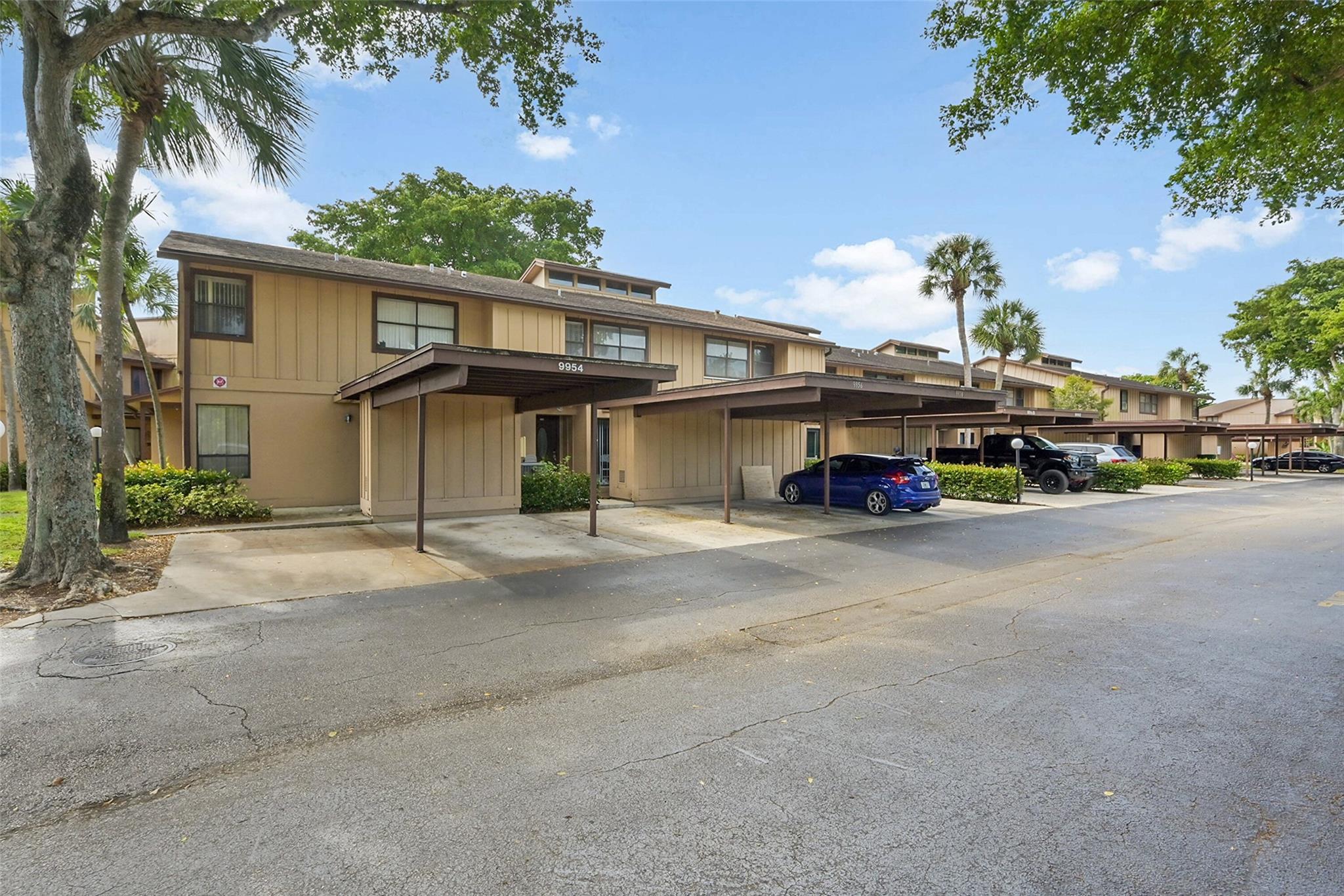 PARKWOOD CONDO - Residential