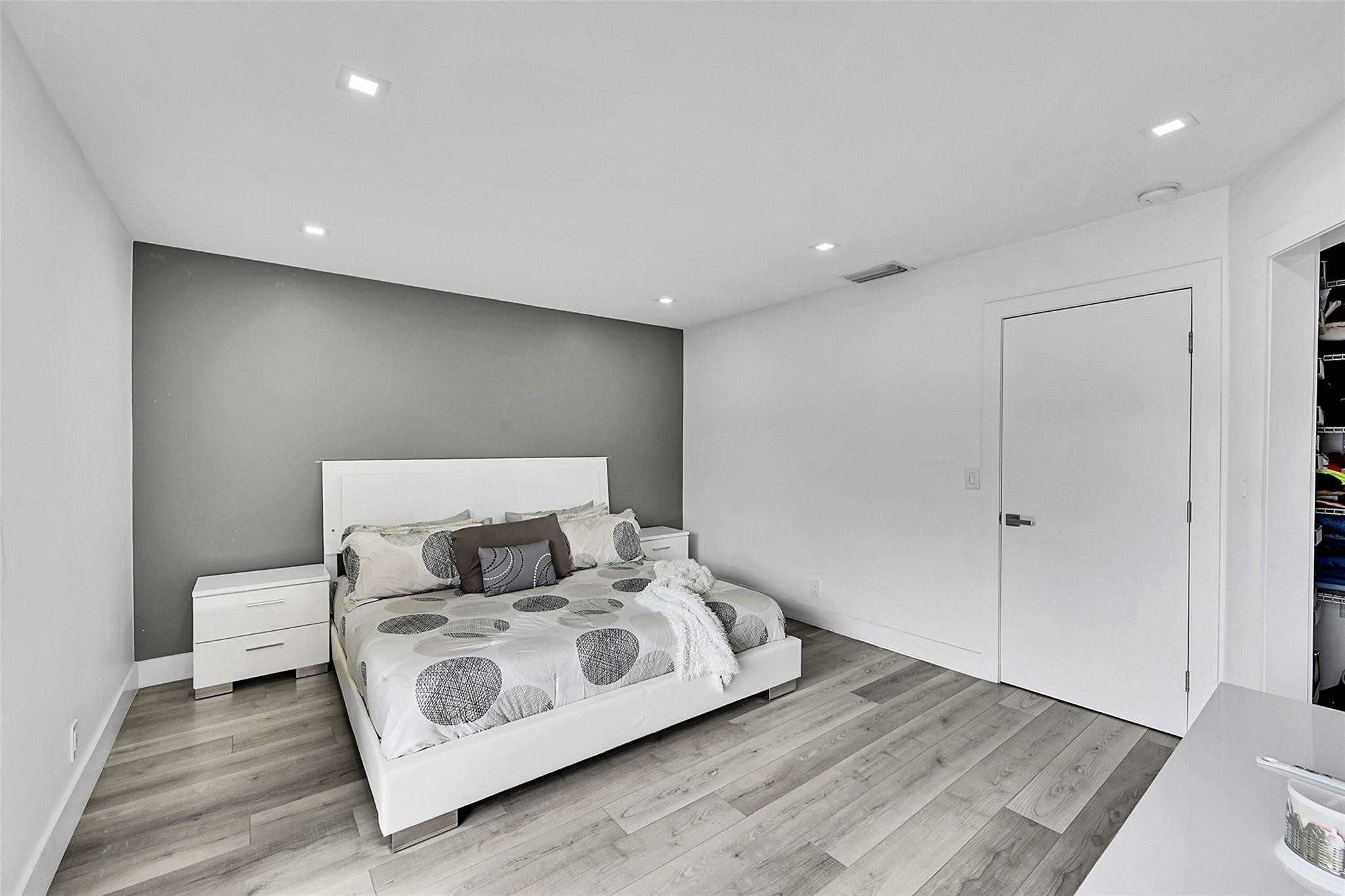 PARKWOOD CONDO - Residential