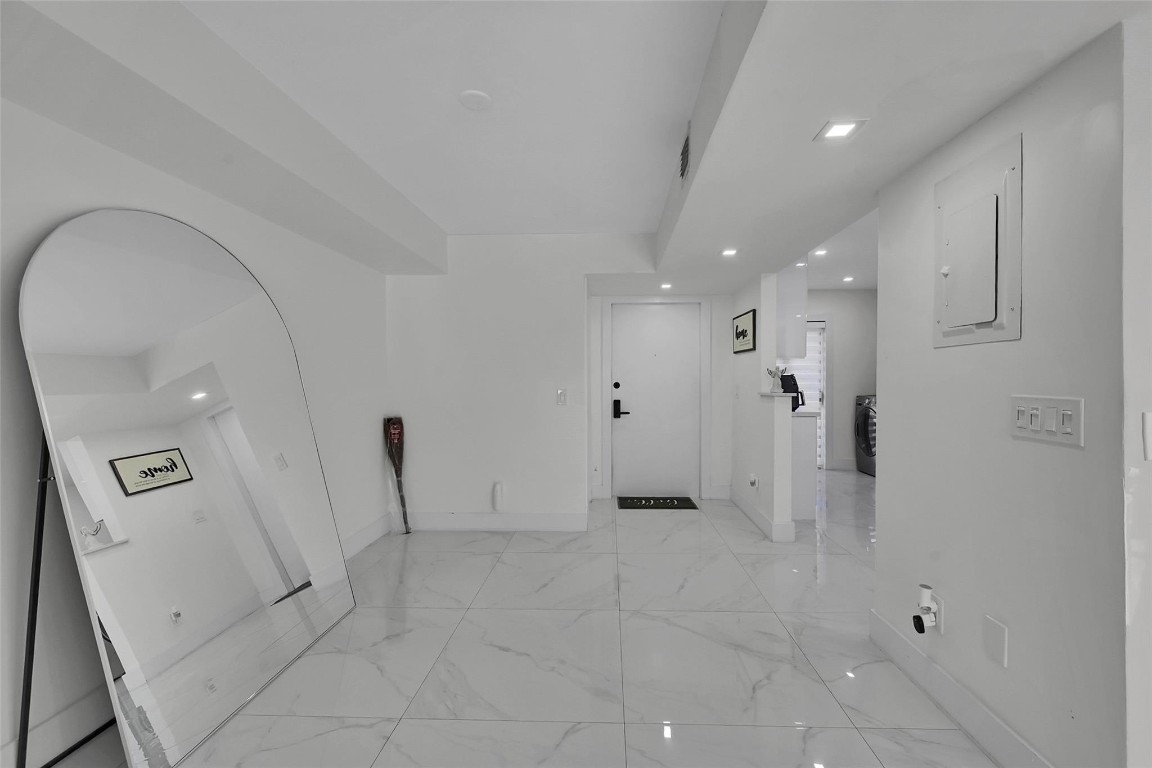 PARKWOOD CONDO - Residential