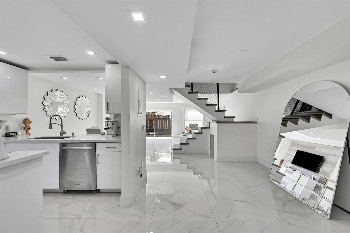 PARKWOOD CONDO - Residential