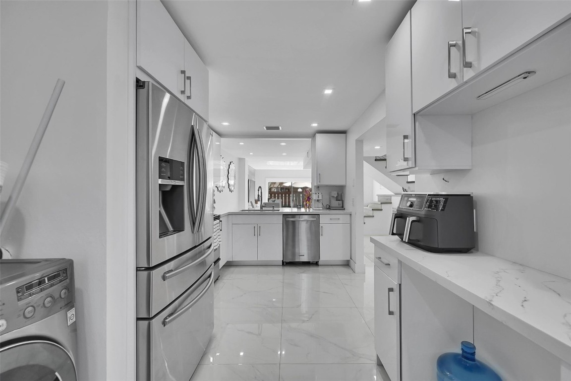 PARKWOOD CONDO - Residential