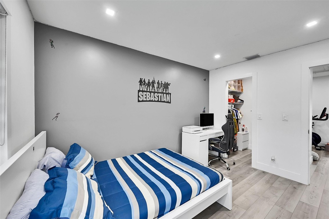 PARKWOOD CONDO - Residential