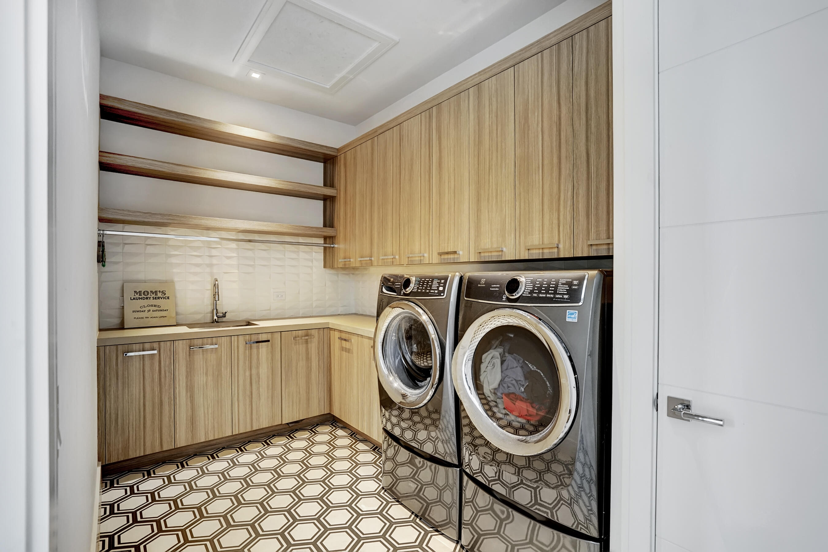 Palm Trail - Residential