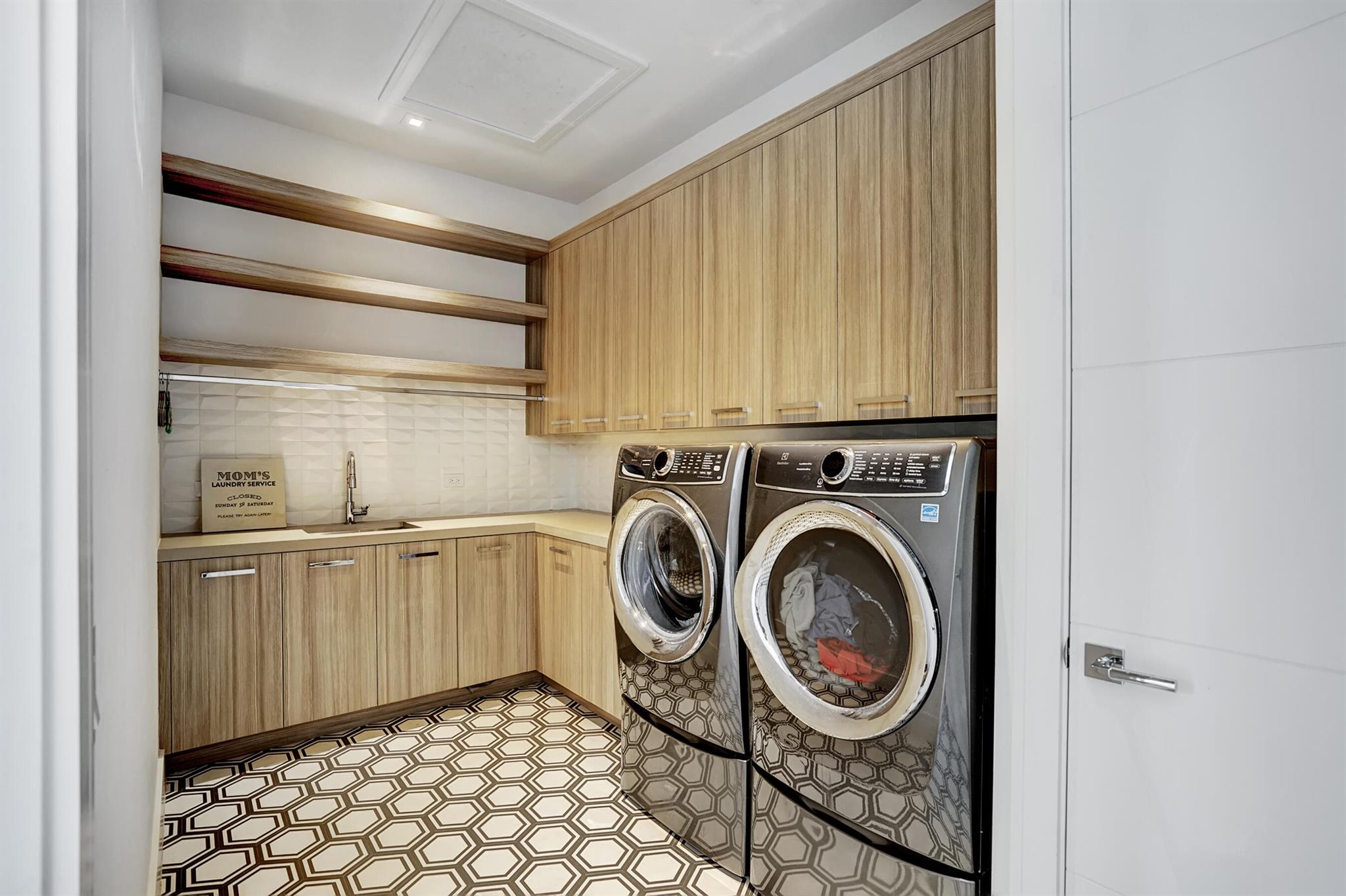 Palm Trail - Residential