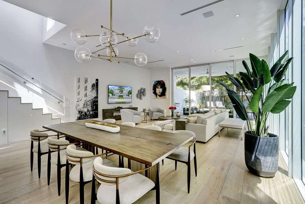 Photo of 233 NE 7th Avenue, Delray Beach, FL 33483 (MLS # R10982640)