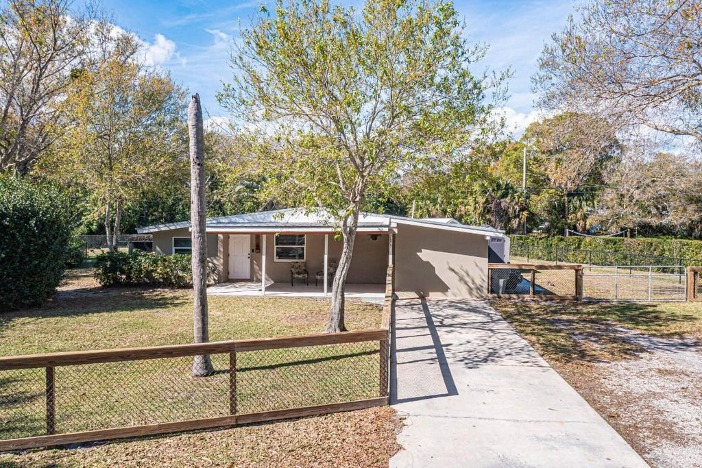 Photo of 2875 58th Court, Vero Beach, FL 32966 (MLS # R11157229)