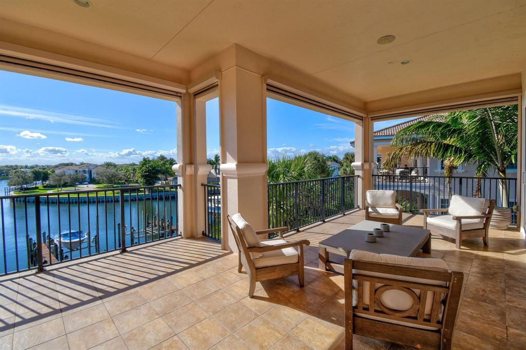 CARRIAGE HOMES AT FRENCHM - Residential