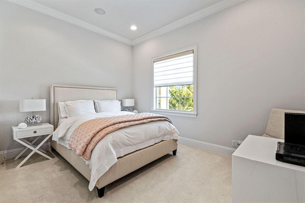 CARRIAGE HOMES AT FRENCHM - Residential