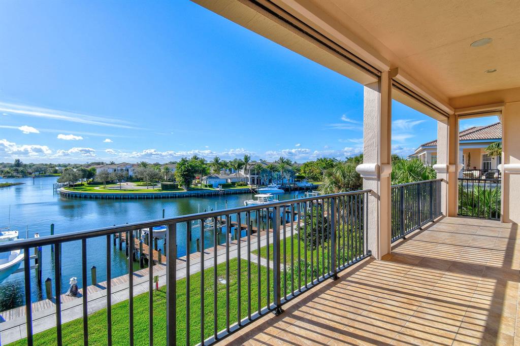 CARRIAGE HOMES AT FRENCHM - Residential