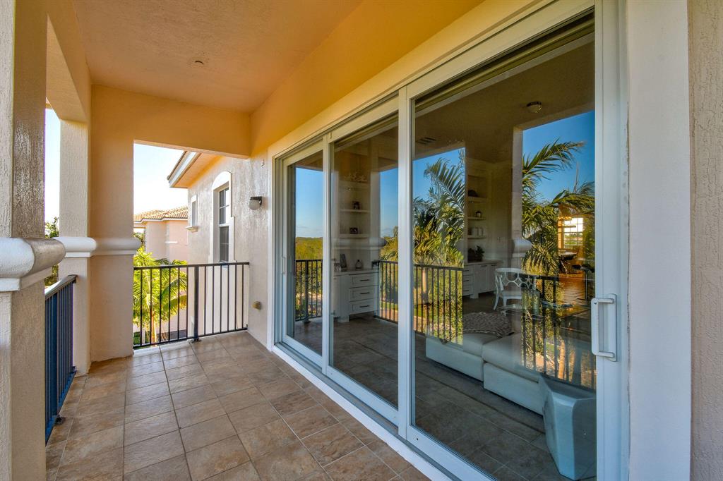 CARRIAGE HOMES AT FRENCHM - Residential