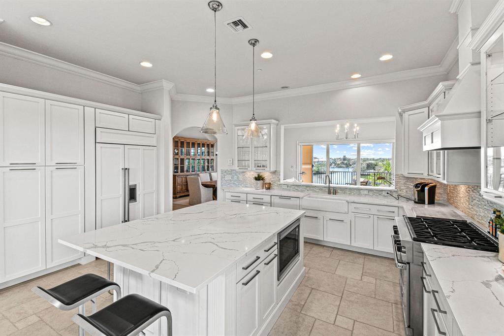 CARRIAGE HOMES AT FRENCHM - Residential