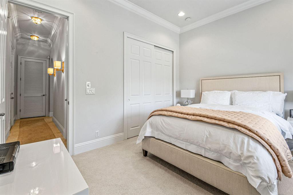 CARRIAGE HOMES AT FRENCHM - Residential