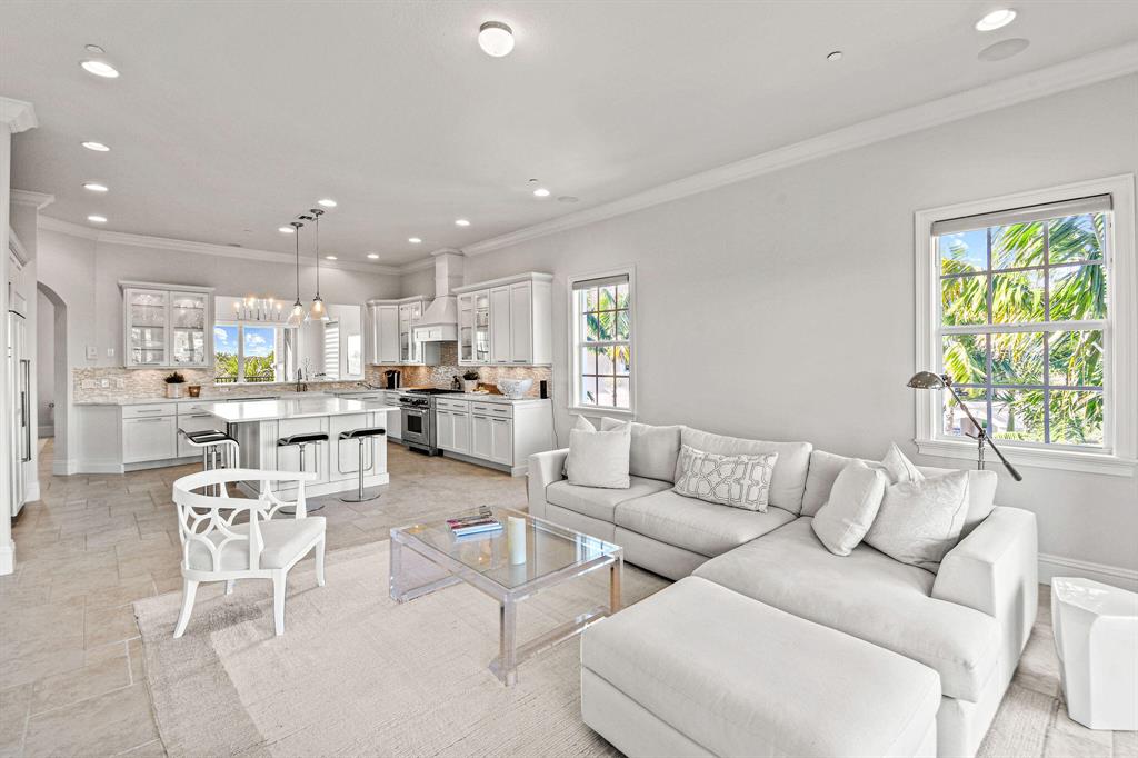 CARRIAGE HOMES AT FRENCHM - Residential