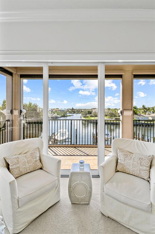 CARRIAGE HOMES AT FRENCHM - Residential