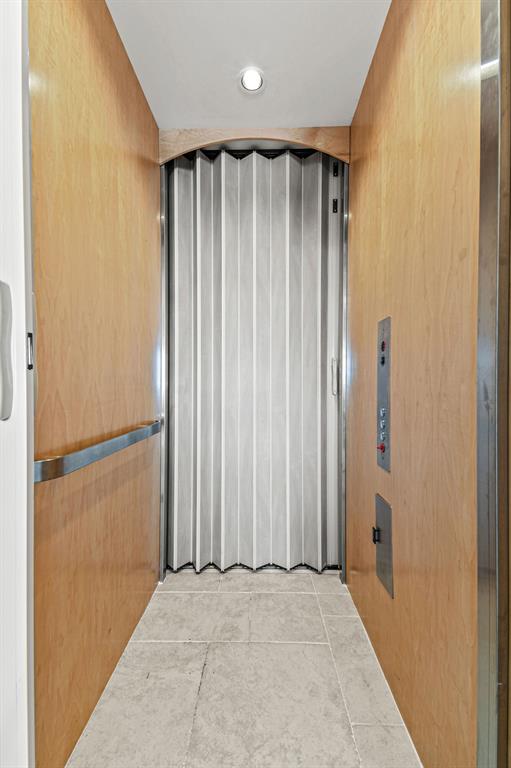 CARRIAGE HOMES AT FRENCHM - Residential