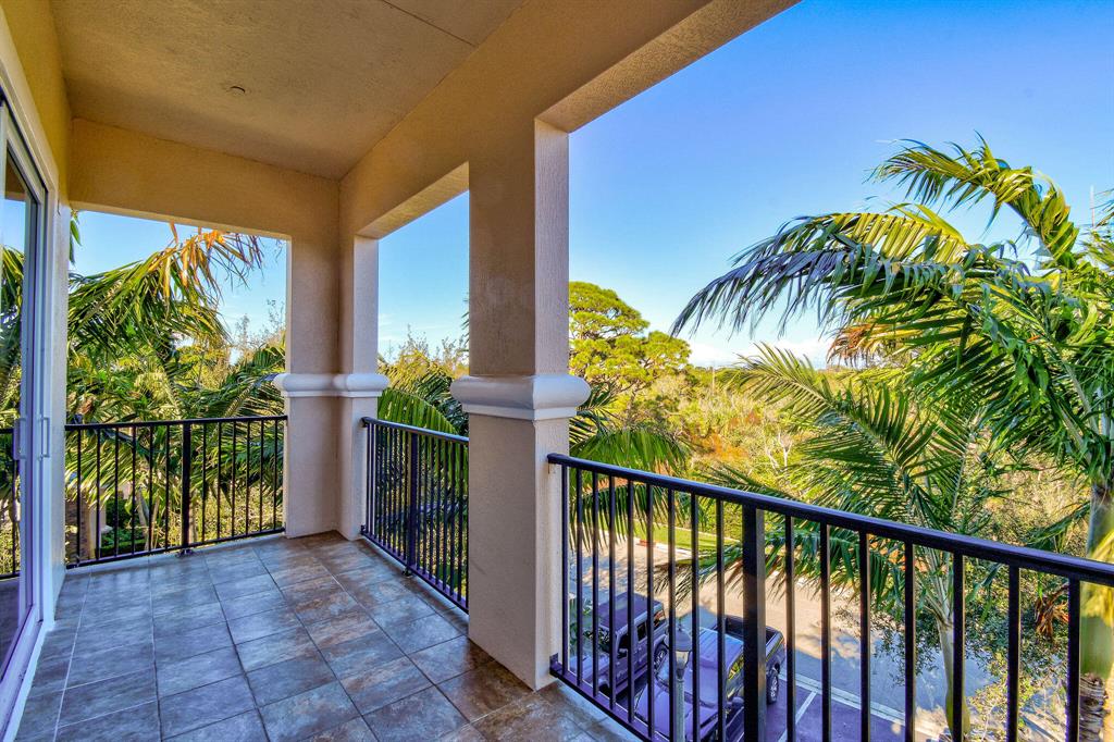 CARRIAGE HOMES AT FRENCHM - Residential