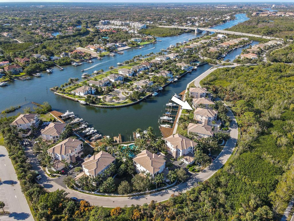 CARRIAGE HOMES AT FRENCHM - Residential