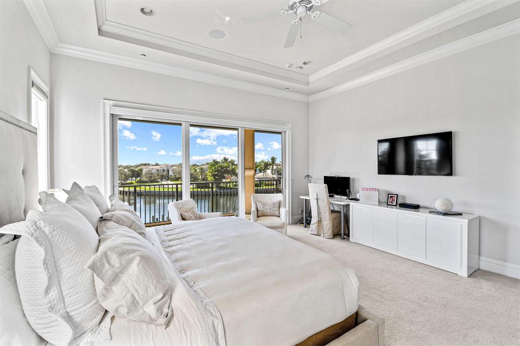 CARRIAGE HOMES AT FRENCHM - Residential