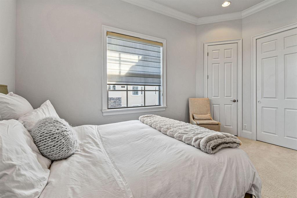 CARRIAGE HOMES AT FRENCHM - Residential