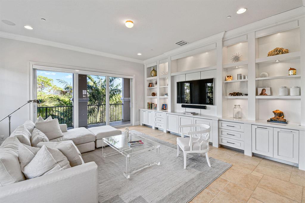 CARRIAGE HOMES AT FRENCHM - Residential