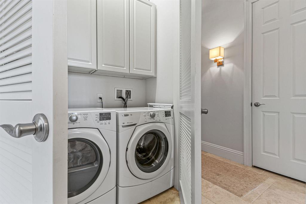 CARRIAGE HOMES AT FRENCHM - Residential