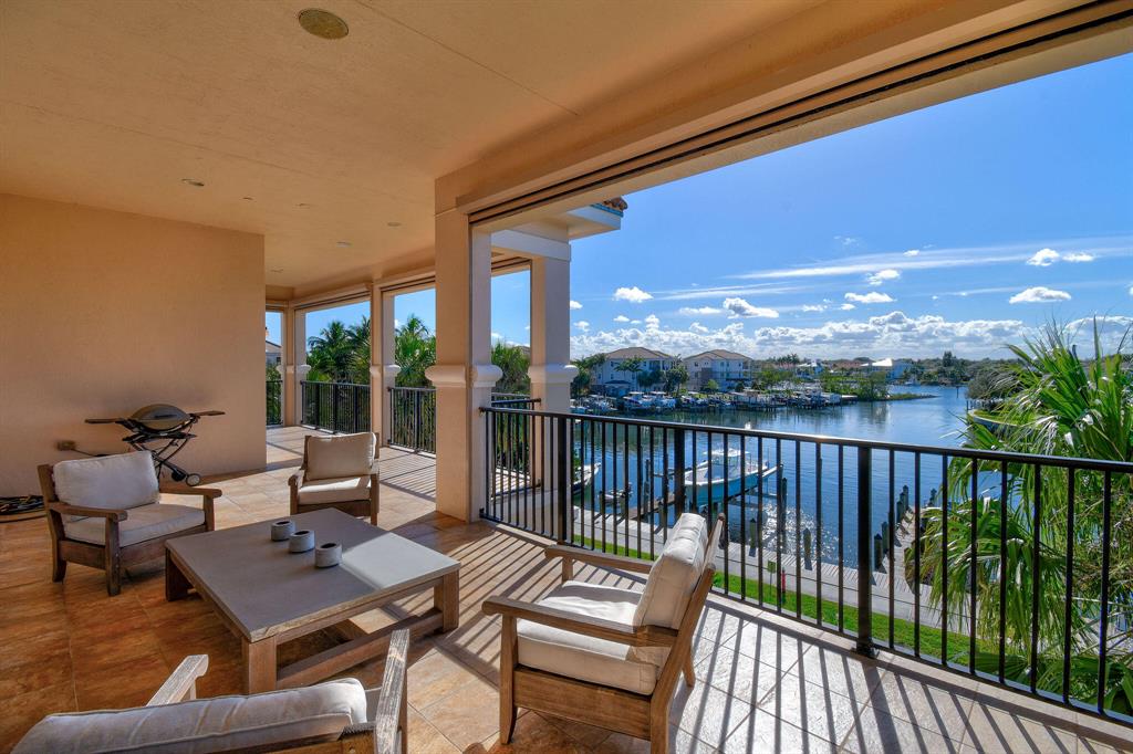 CARRIAGE HOMES AT FRENCHM - Residential