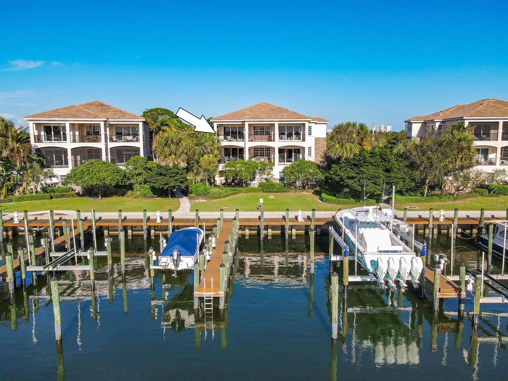 CARRIAGE HOMES AT FRENCHM - Residential