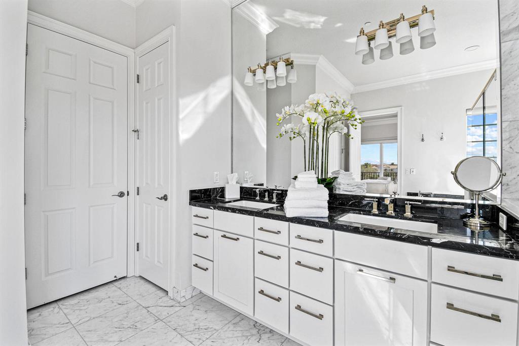 CARRIAGE HOMES AT FRENCHM - Residential