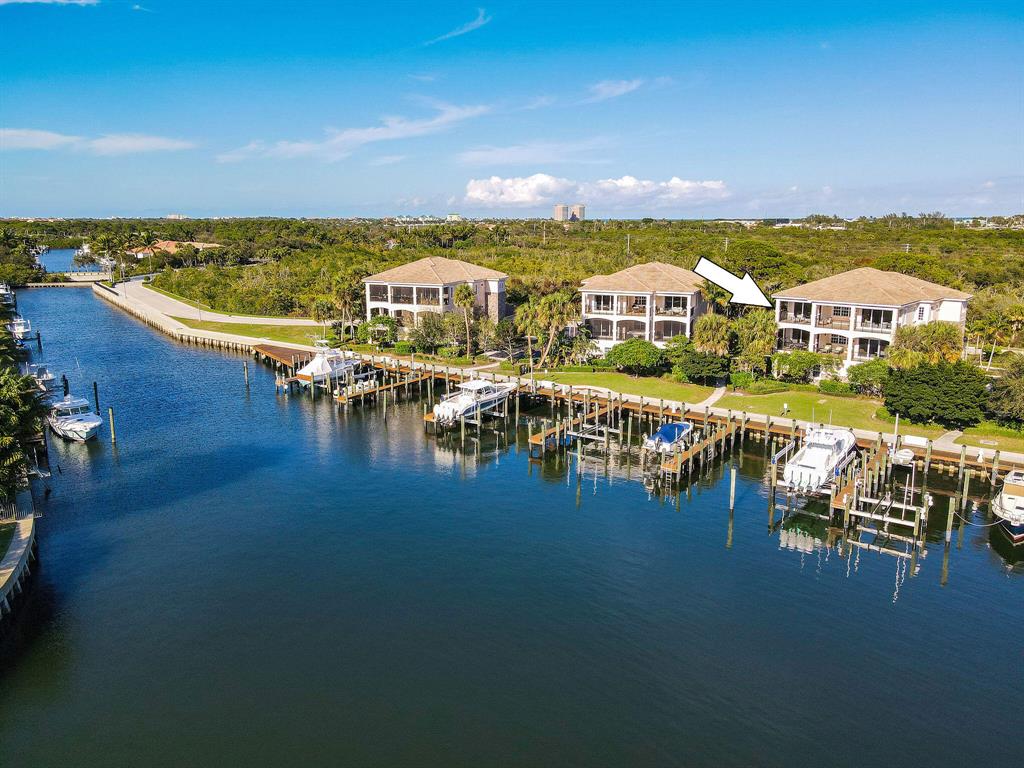 CARRIAGE HOMES AT FRENCHM - Residential