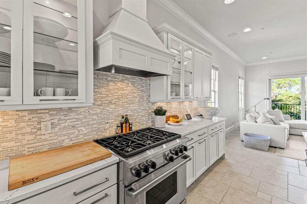 CARRIAGE HOMES AT FRENCHM - Residential