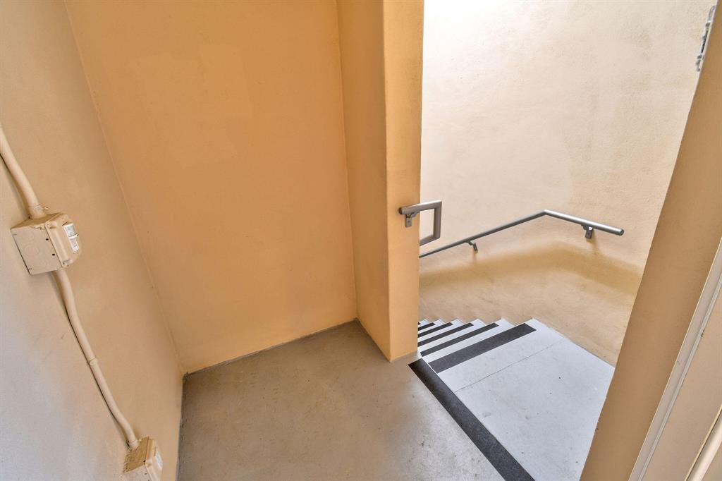 CARRIAGE HOMES AT FRENCHM - Residential