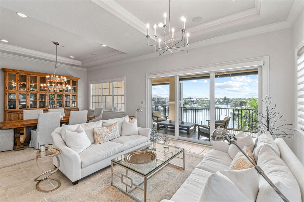 CARRIAGE HOMES AT FRENCHM - Residential