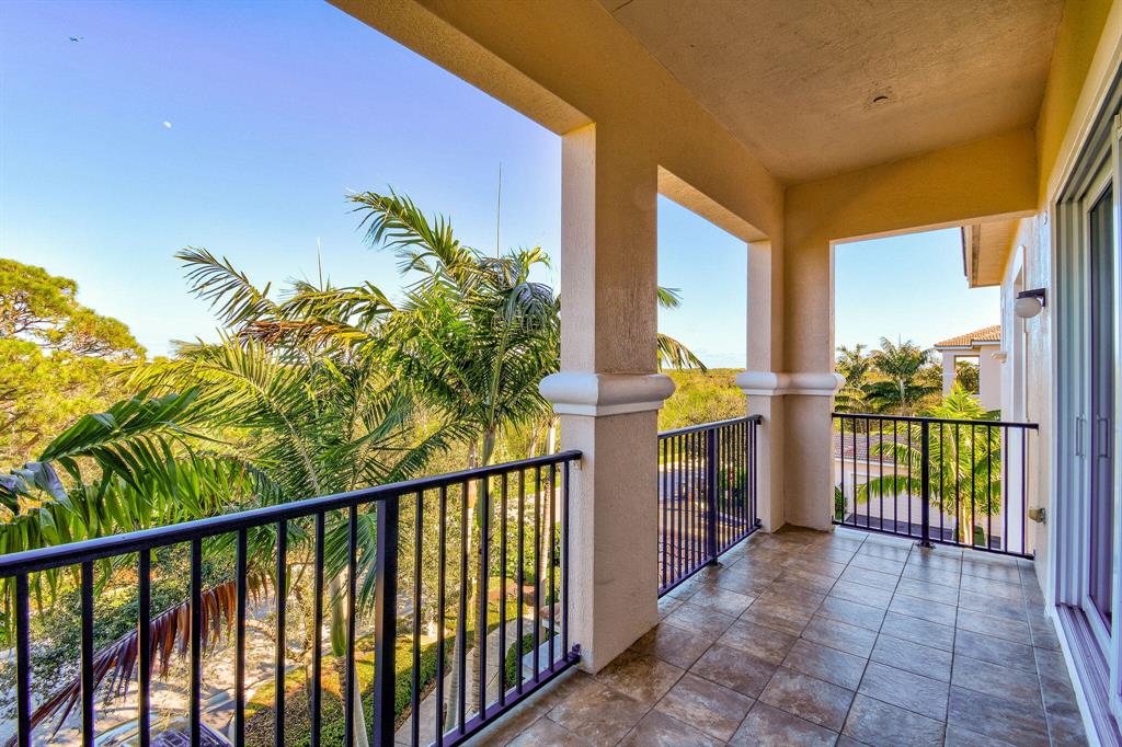 CARRIAGE HOMES AT FRENCHM - Residential