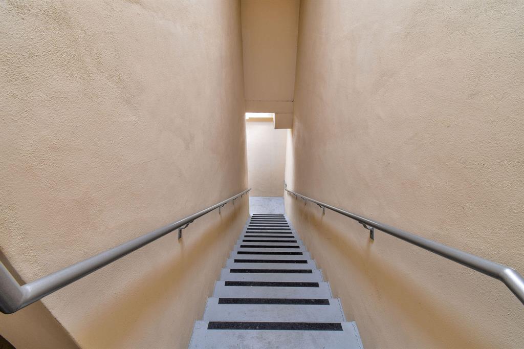 CARRIAGE HOMES AT FRENCHM - Residential