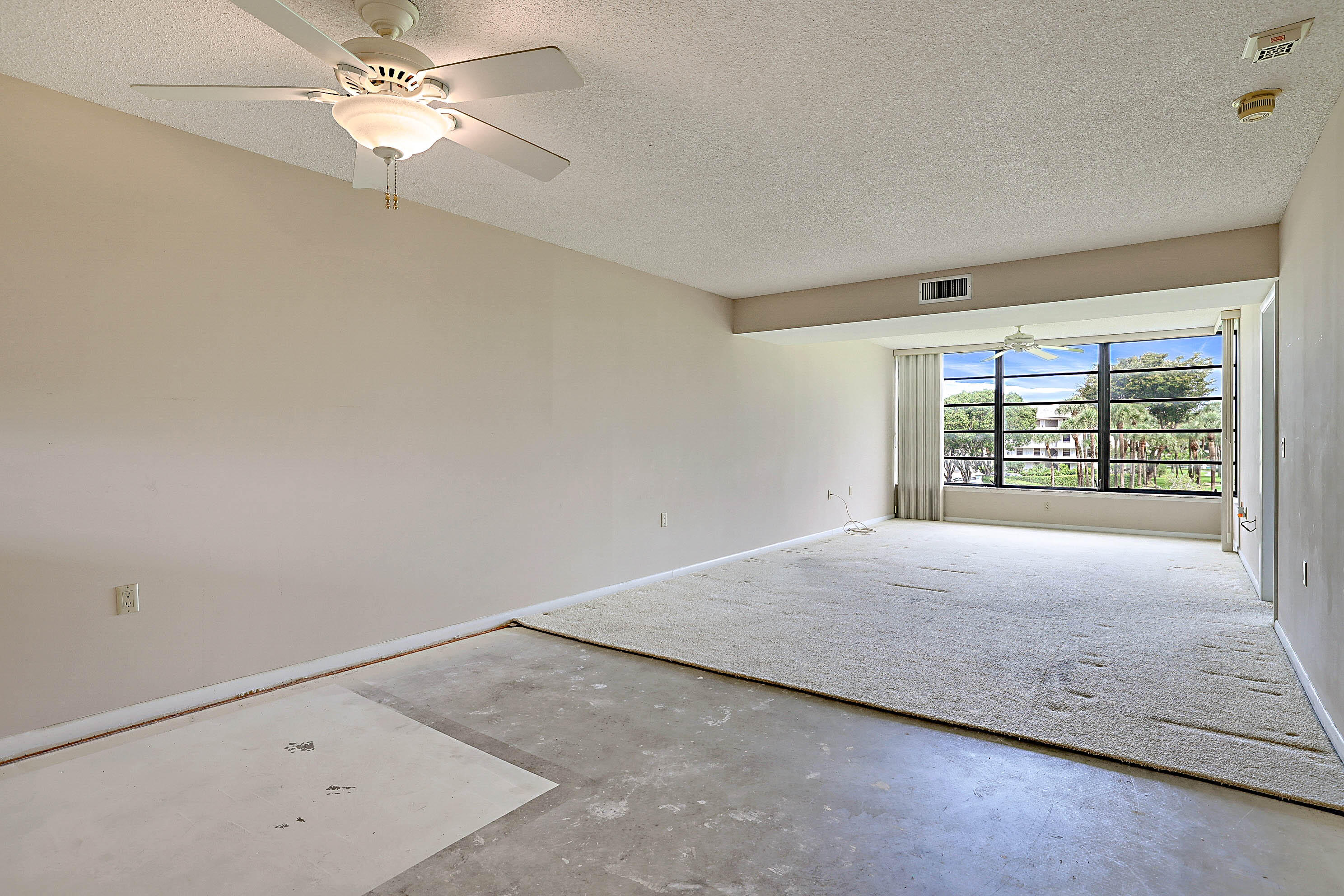 WHITEHALL CONDO OF THE LANDS OF THE PRESIDENT - Residential