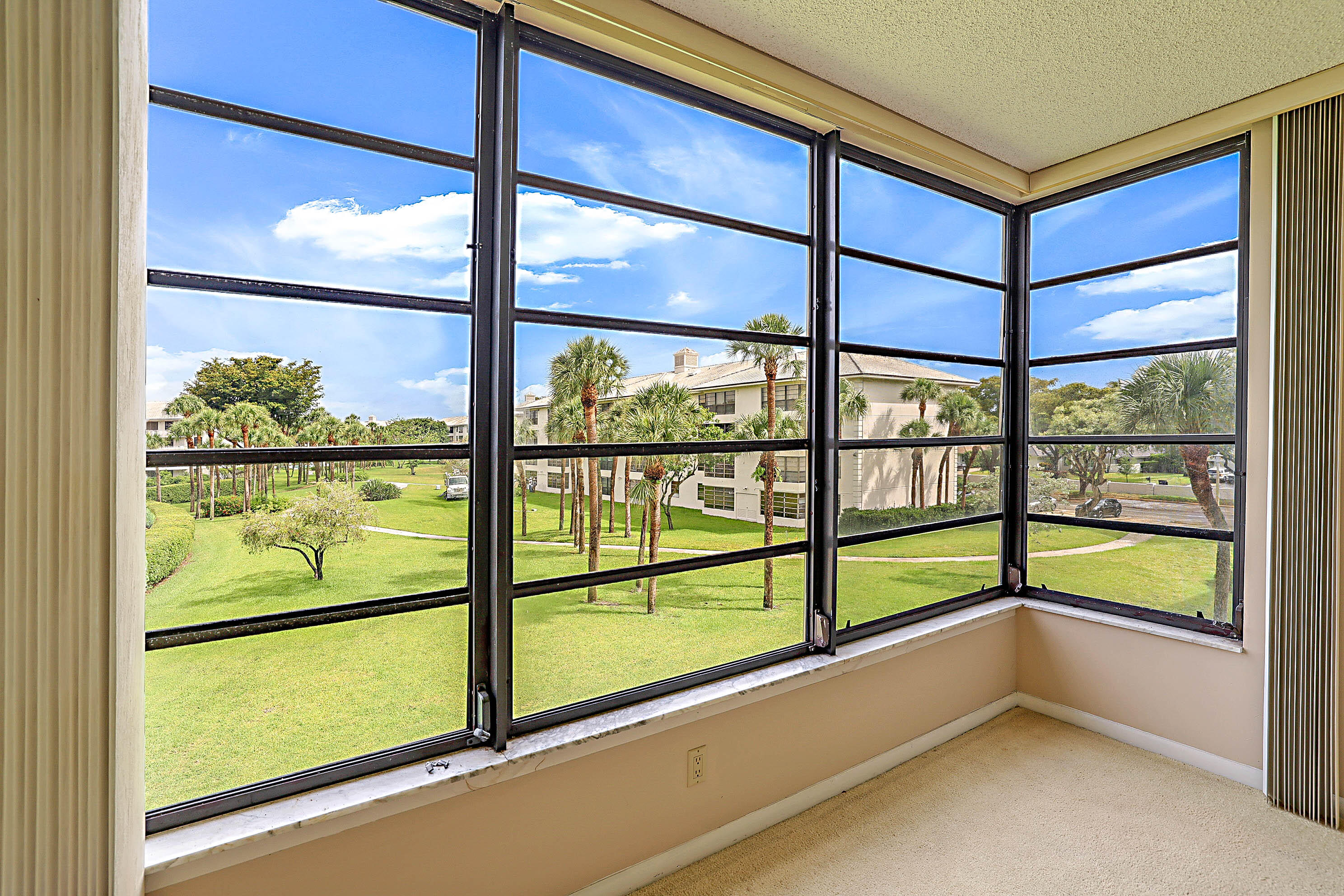 WHITEHALL CONDO OF THE LANDS OF THE PRESIDENT - Residential