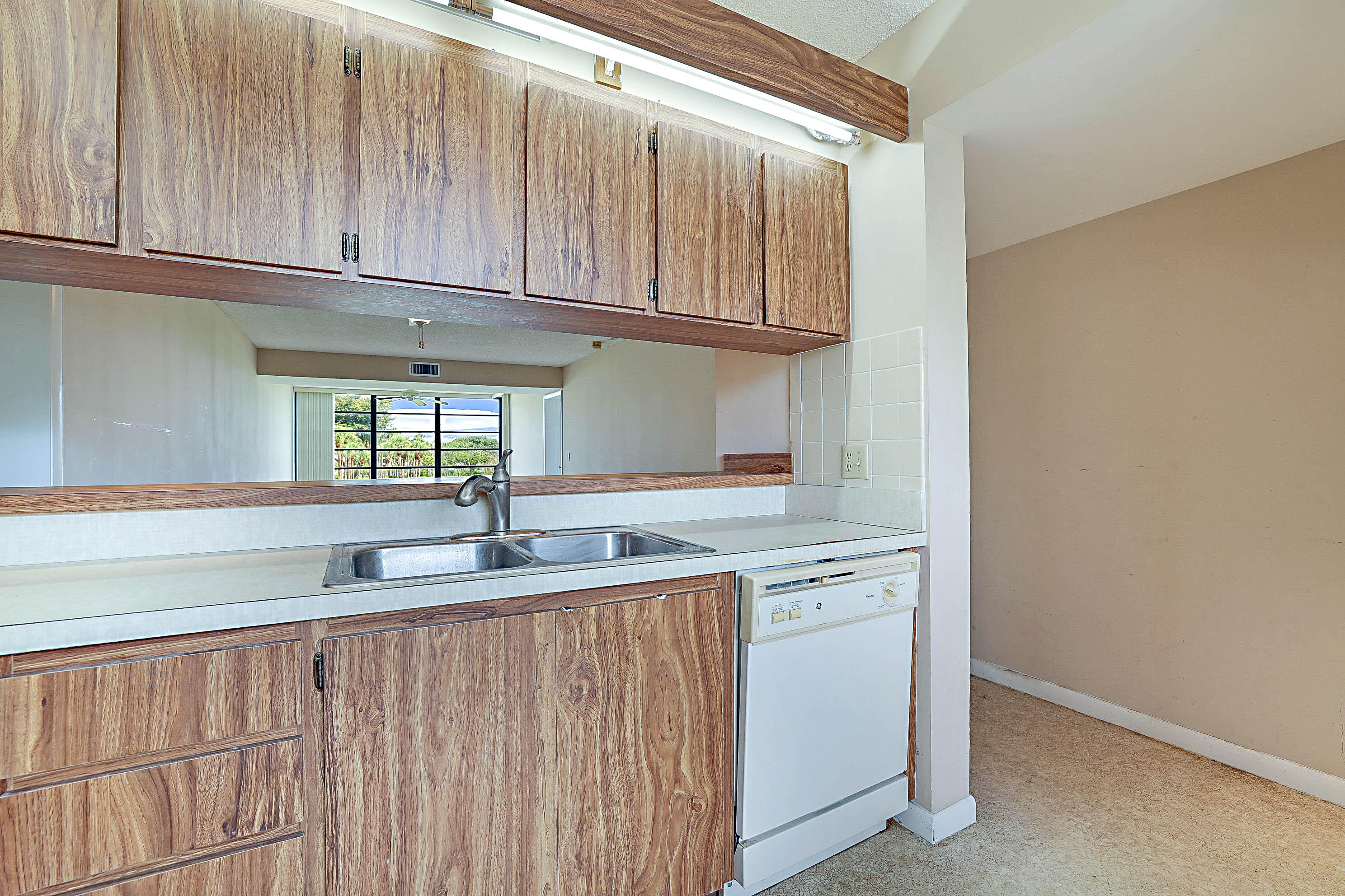 WHITEHALL CONDO OF THE LANDS OF THE PRESIDENT - Residential