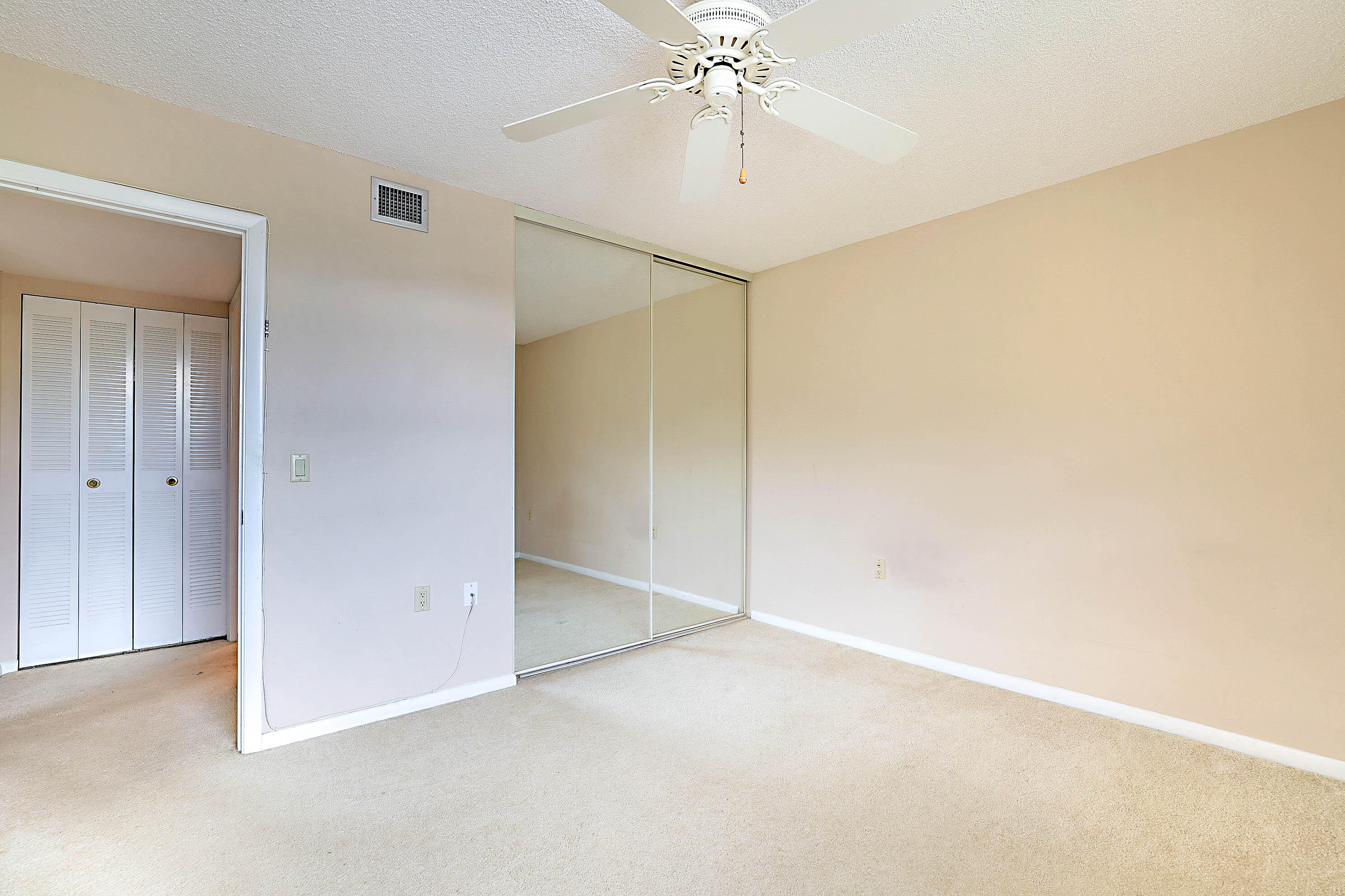 WHITEHALL CONDO OF THE LANDS OF THE PRESIDENT - Residential