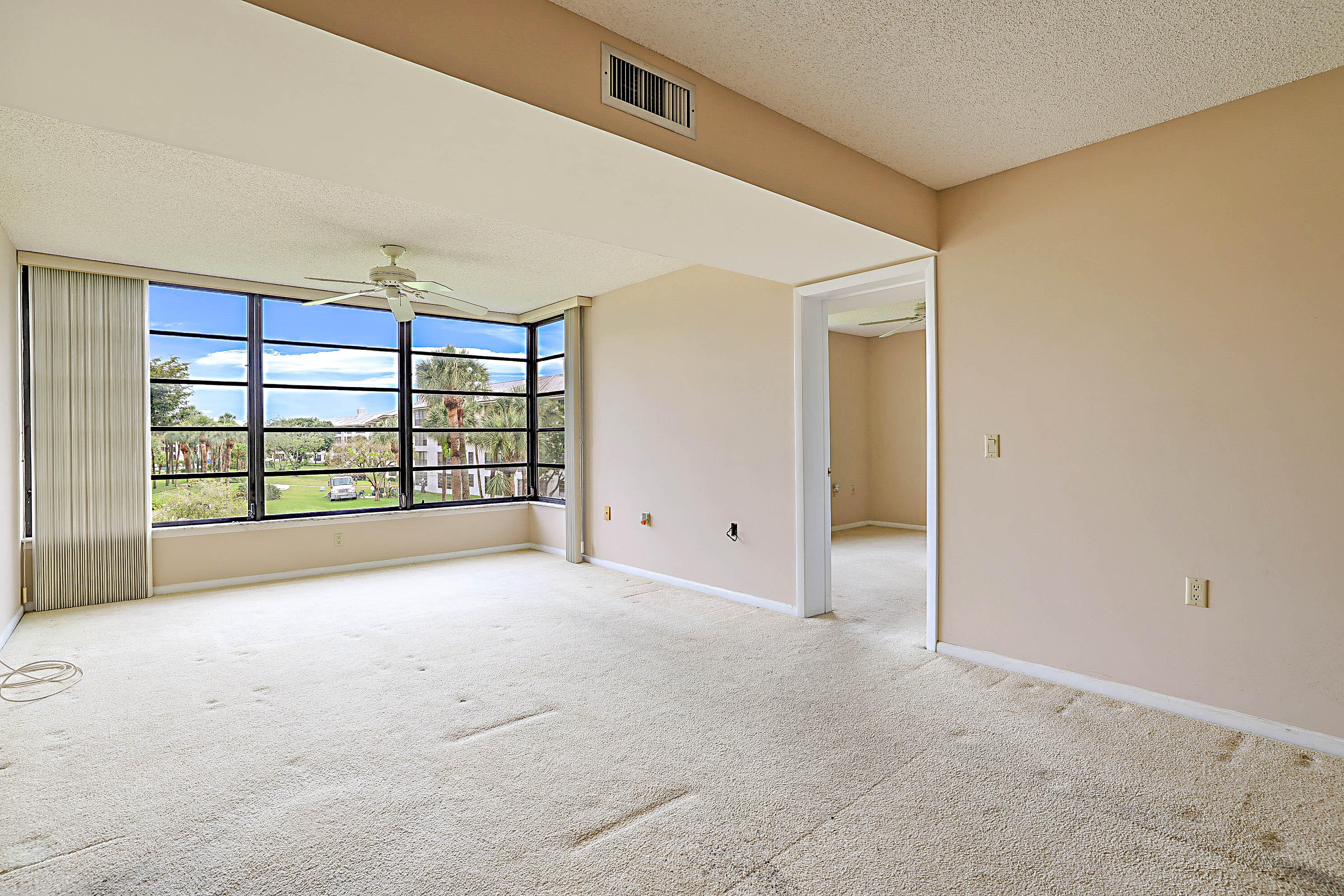 WHITEHALL CONDO OF THE LANDS OF THE PRESIDENT - Residential