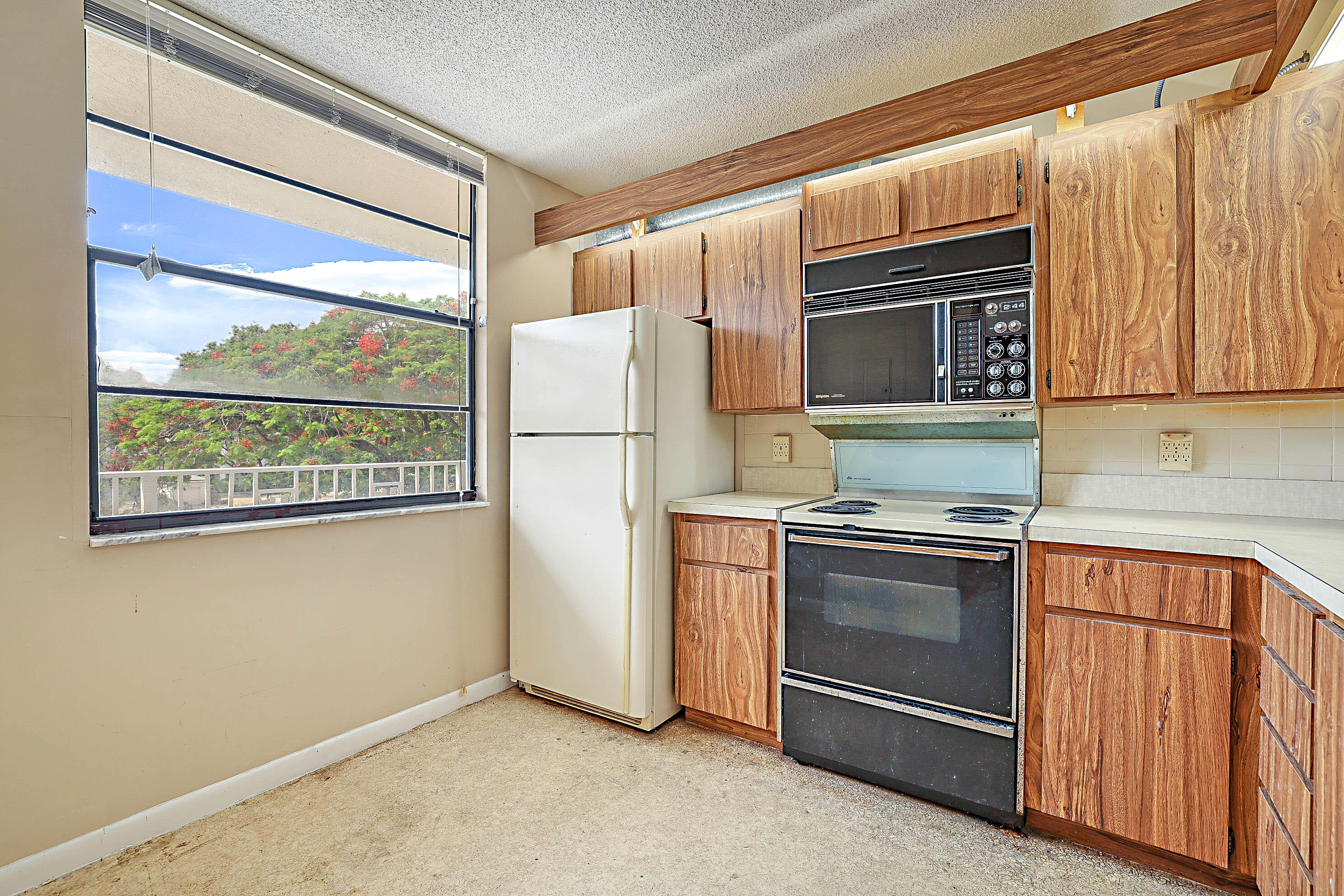 WHITEHALL CONDO OF THE LANDS OF THE PRESIDENT - Residential