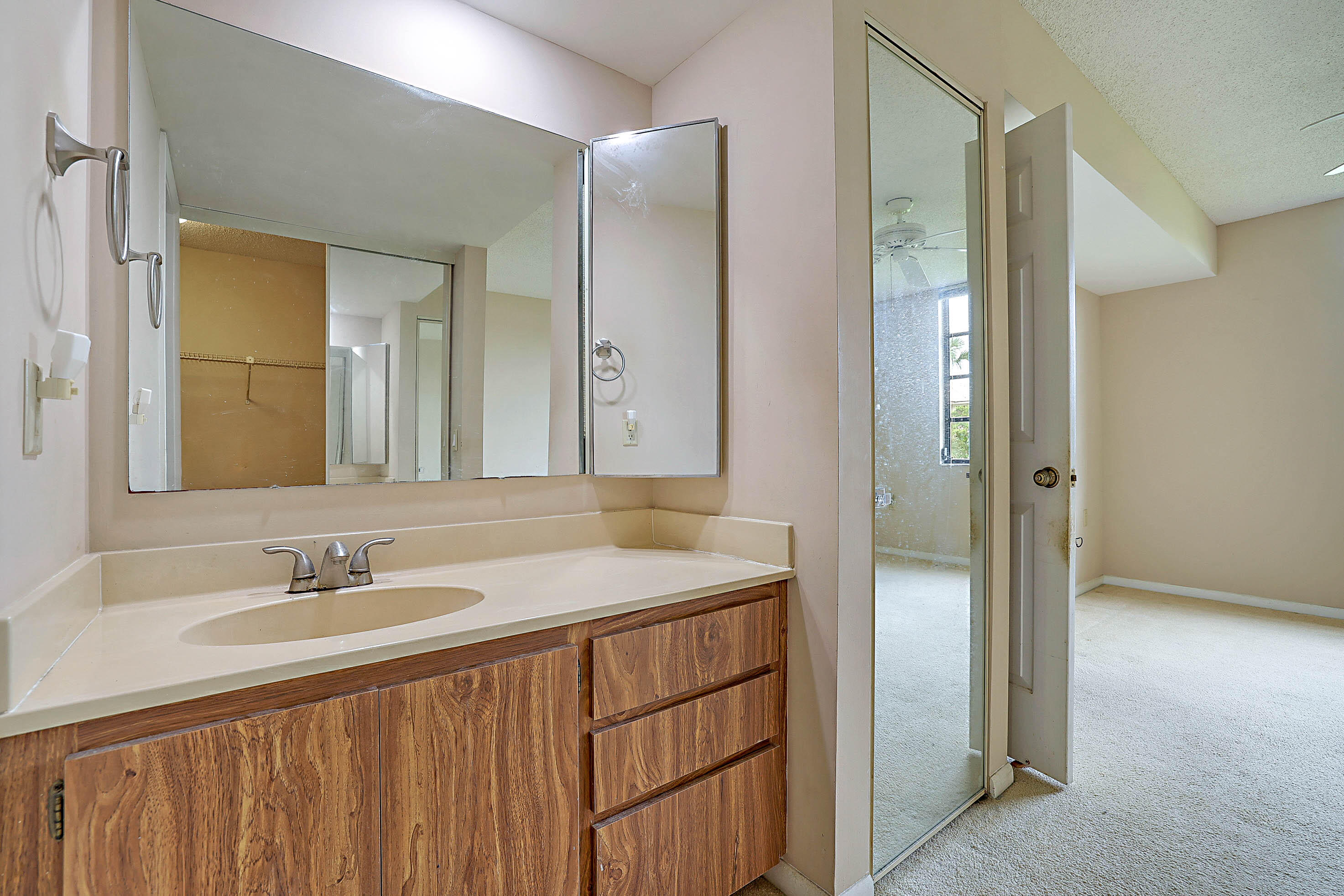 WHITEHALL CONDO OF THE LANDS OF THE PRESIDENT - Residential