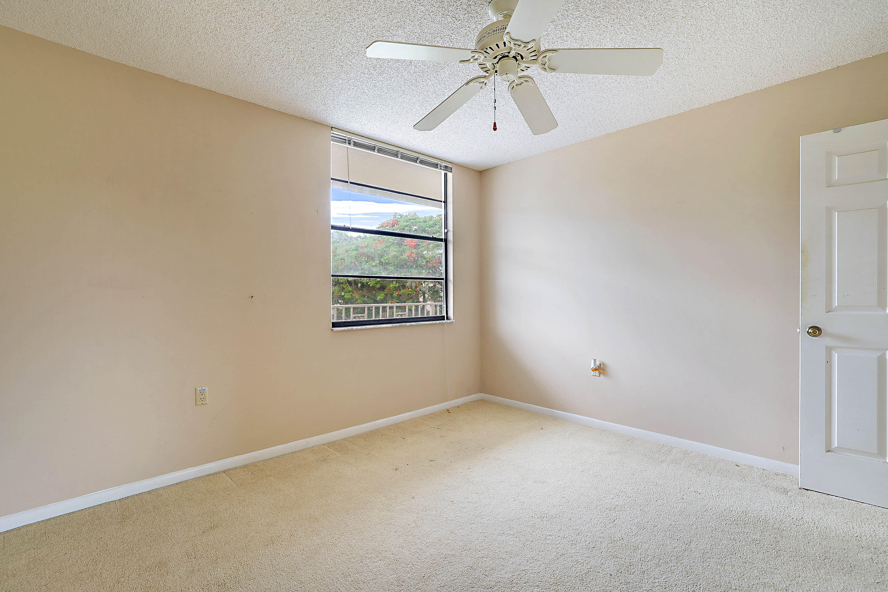 WHITEHALL CONDO OF THE LANDS OF THE PRESIDENT - Residential