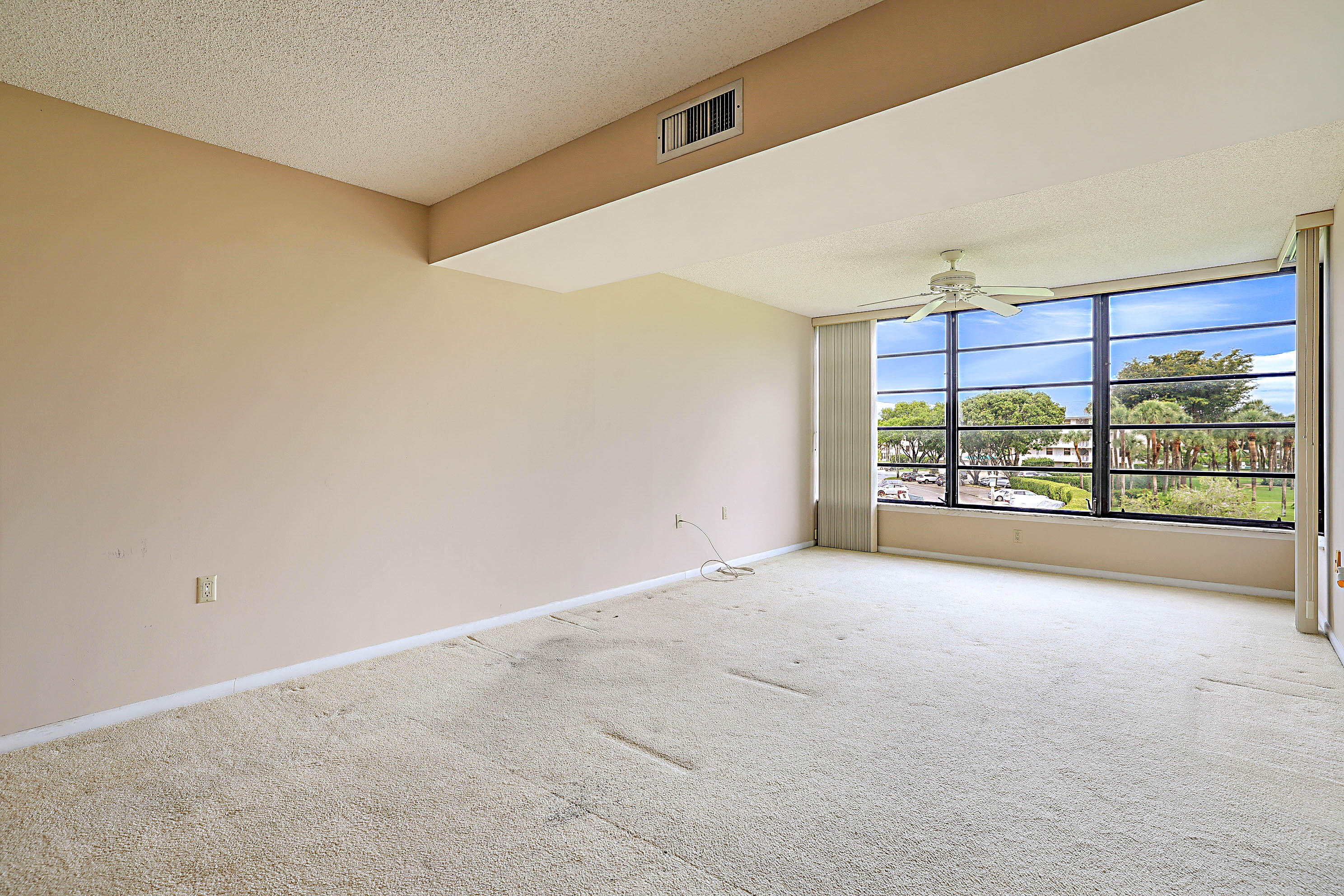 WHITEHALL CONDO OF THE LANDS OF THE PRESIDENT - Residential